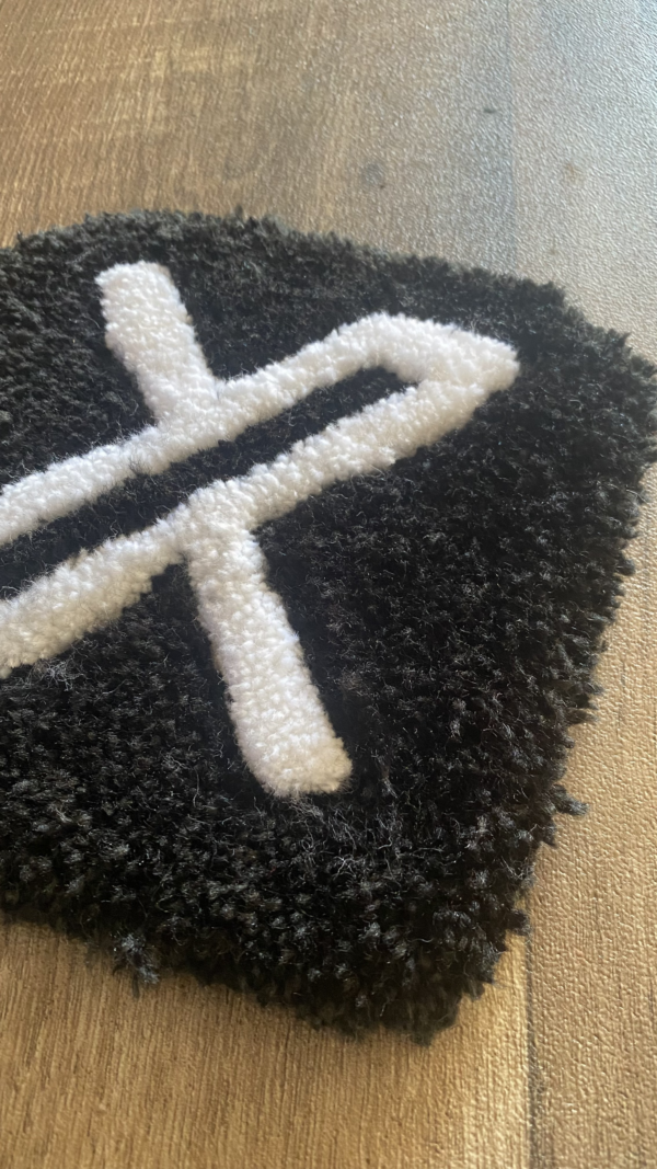 small X logo rug - Image 3